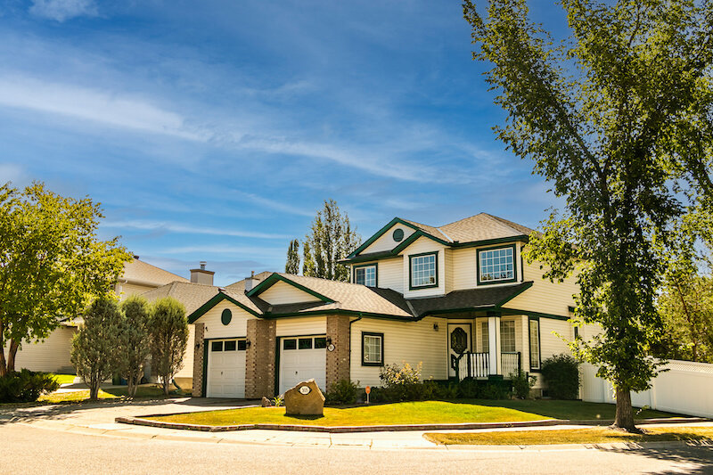 Detached Home in Douglas Glen, Calgary